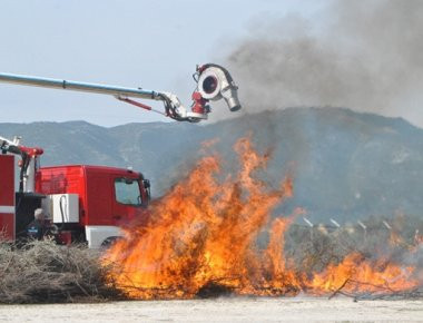 Το σύστημα «Τυφώνας» για την κατάσβεση της μεγάλης πυρκαγιάς στις Μαριές Ζακύνθου (βίντεο)
